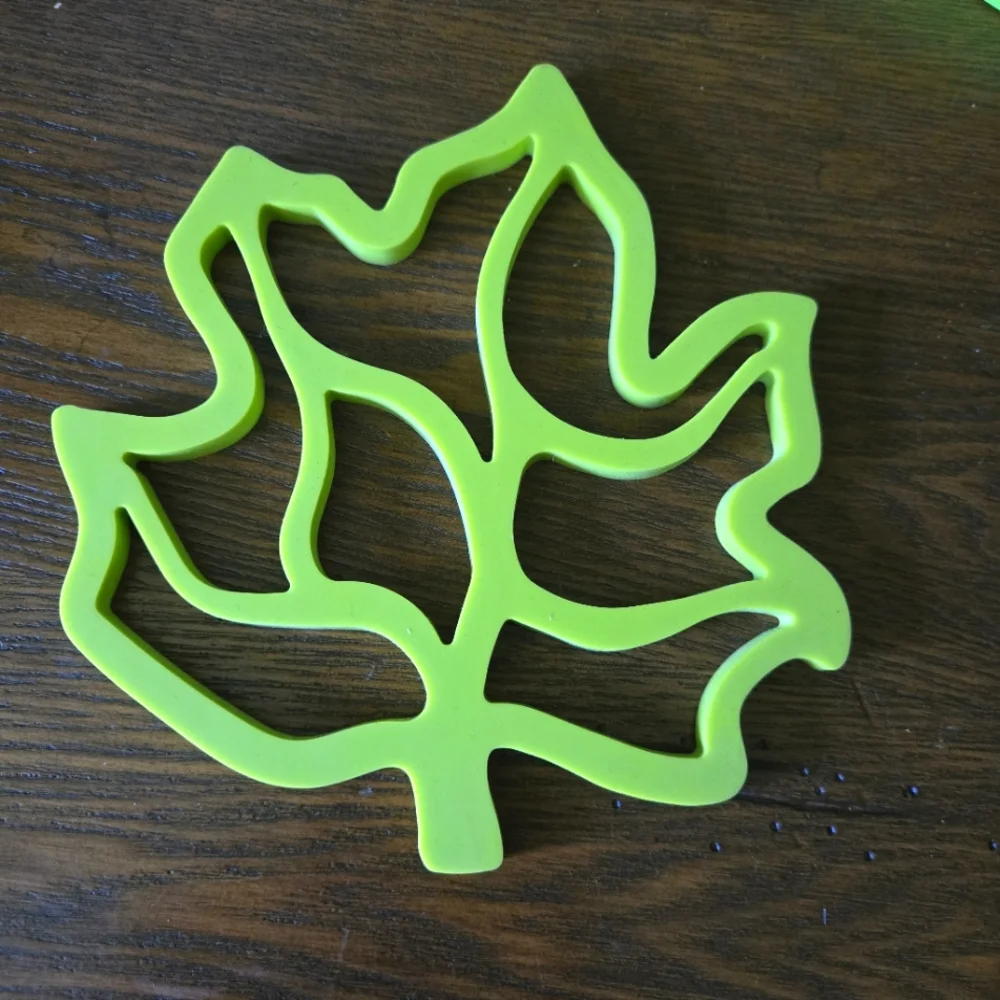 Leaf-Shaped Silicone Hot Pad